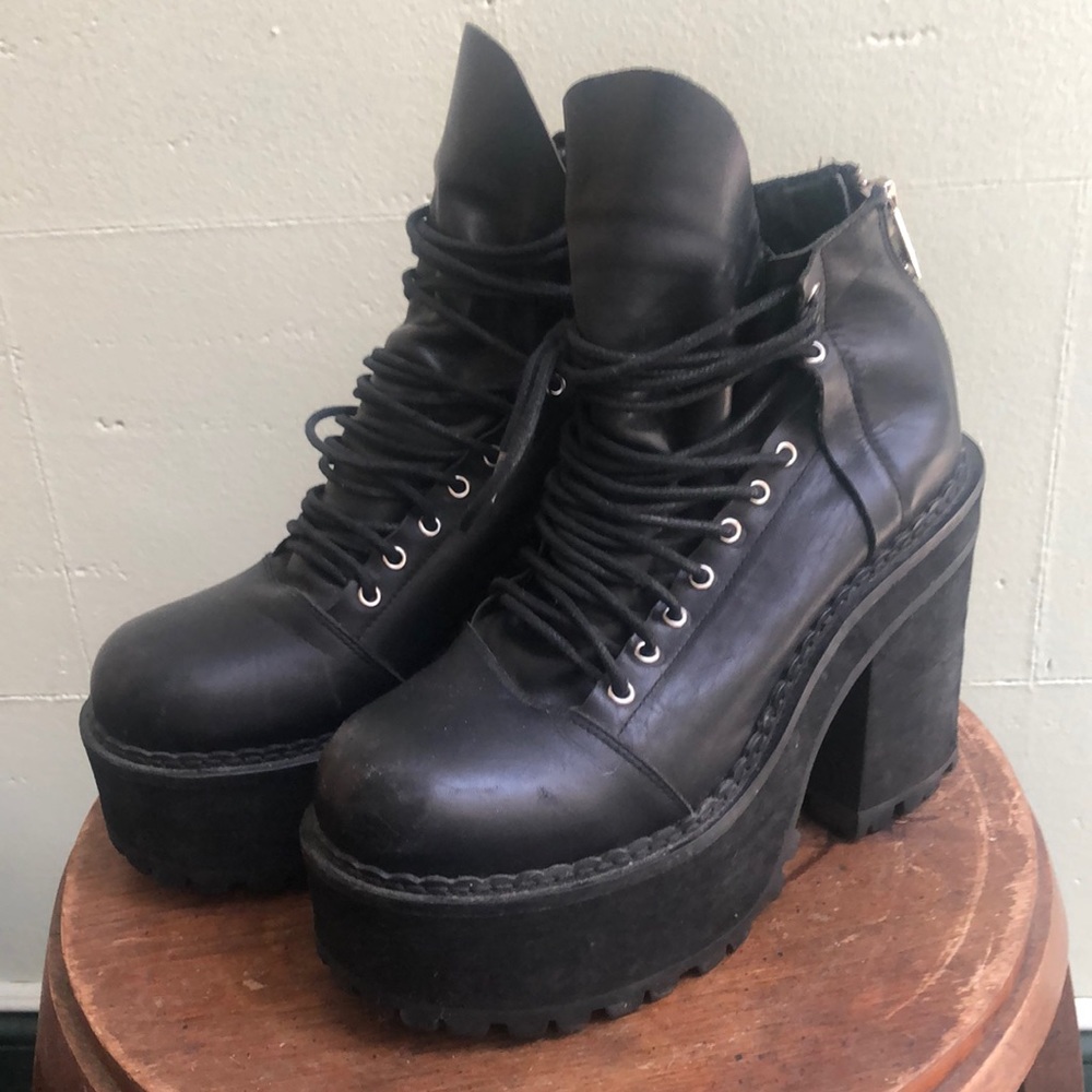 UNIF back zip lace up platform boots